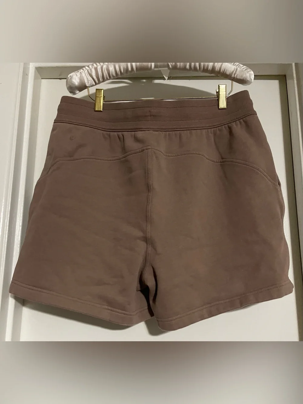 LULULEMON SCUBA HIGH RISE SHORTS 5”in TAUPETASTIC SIZE 12
